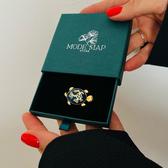 New Oceanic Elegance Turtle Brooch - Picture 4 of 7